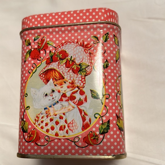 Vintage (new) Strawberry Shortcake Tin Candle - Picture 4 of 4